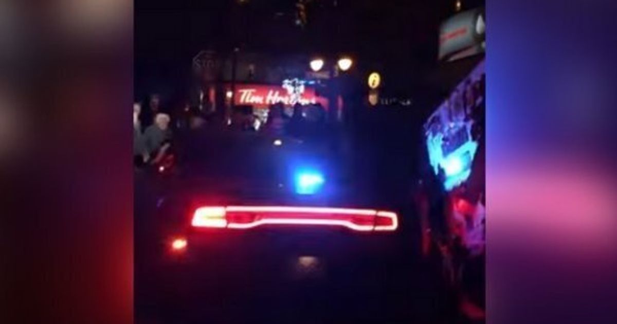 'Police Navidad': Vancouver Police Car Swarmed By Carollers | HuffPost ...