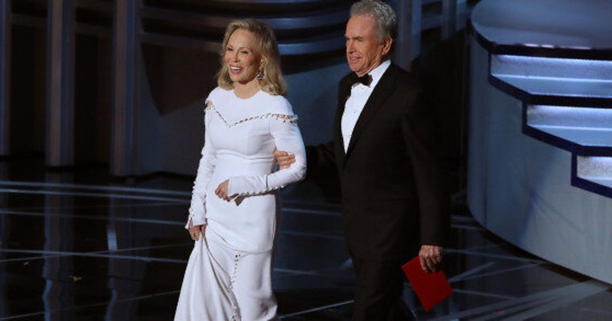 Oscars Mistake How The Wrong Envelope Made It To The Stage At Oscars