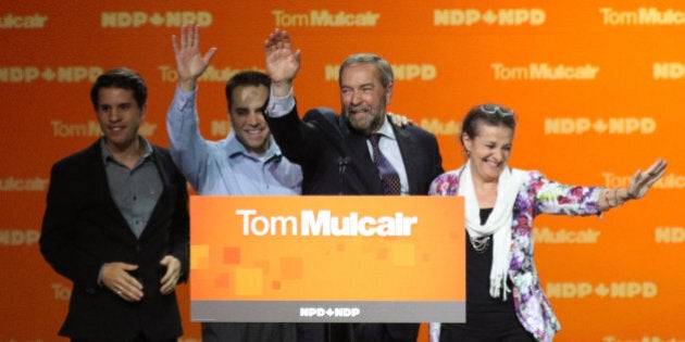 Canada's New Democratic Party (NDP) leader Tom Mulcair waves with his wife Catherine and sons Greg (L) and Matthew after he gave his concession speech after Canada's federal election in Montreal, Quebec, October 19, 2015. REUTERS/Mathieu Belanger