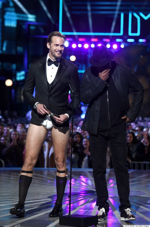 Alexander Skarsg rd Wears No Pants At The 2016 MTV Movie Awards