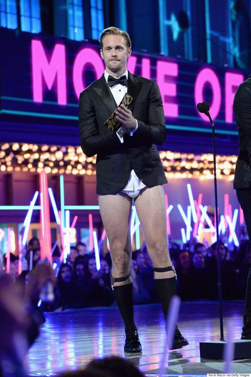 Alexander Skarsg rd Wears No Pants At The 2016 MTV Movie Awards