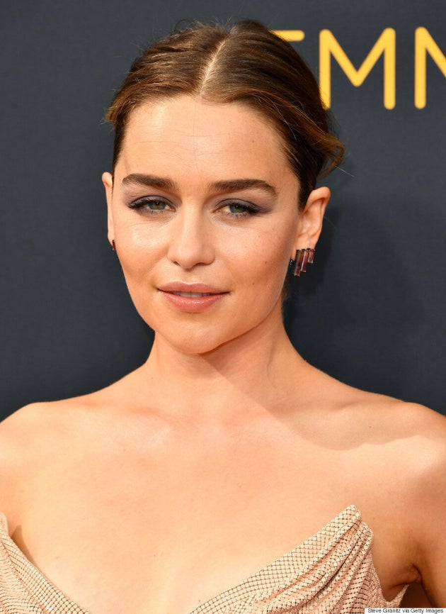 Emilia Clarke | 18 besten Promi-Augenbrauen, die die On-Fleek-Krone gewonnen haben