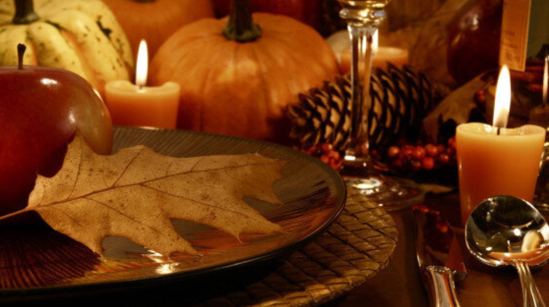 Thanksgiving Table Decorations Three Ways To Dress Up The Dinner Table Huffpost Canada Life