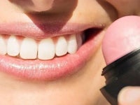 EOS Lip Balm Is Offering Compensation To Customers Who Experienced 'Severe Blistering' | HuffPost Canada Style EOS Lip Balm Is Offering Compensation To Customers Who Experienced 'Severe Blistering' | HuffPost Canada Style