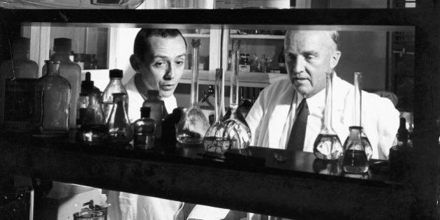 Charles Herbert Best, Canadian physiologist, 1960. Bell (1899-1978) with an assistant (left) in the laboratory. Bell assisted Frederick Banting to isolate insulin (1921) and also discovered choline and histaminase. (Photo by Oxford Science Archive/Print Collector/Getty Images)
