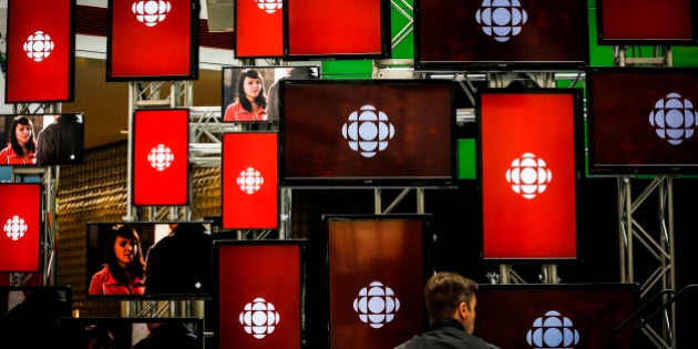 A man sits inside the Canadian Broadcast Corporation (CBC) broadcasting centre in Toronto May 23, 2014. CBC, Canada's national public radio and television broadcaster, is going to cut more than 650 jobs in the next two years as it tightens its belt following a slump in ad sales and previous cuts to its funding from the federal government. REUTERS/Mark Blinch (CANADA - Tags: MEDIA BUSINESS EMPLOYMENT)