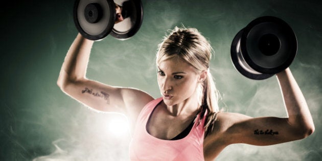 Young fitness woman exercicing in the gym.