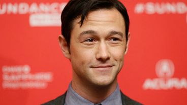 Joseph Gordon Levitt Sings About Moms