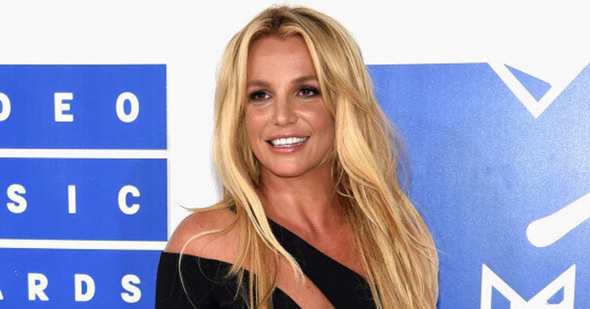 Britney Spears Returns To The VMAs In Racy Versace Dress | HuffPost Style