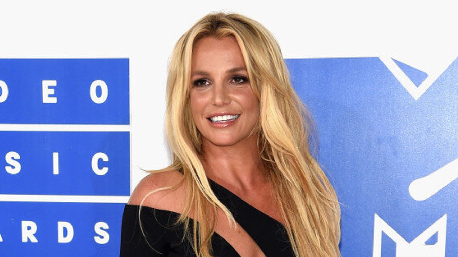 Britney Spears Returns To The VMAs In Racy Versace Dress | HuffPost Style