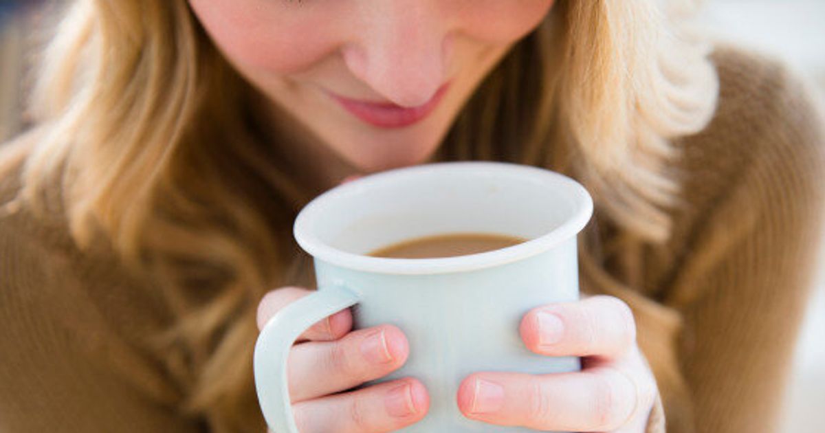 How To Hold Your Coffee Cup Because You're Probably Doing It Wrong –  República