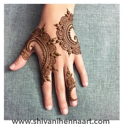 These Elegant And Simple Mehandi Designs Are For Small Weddings