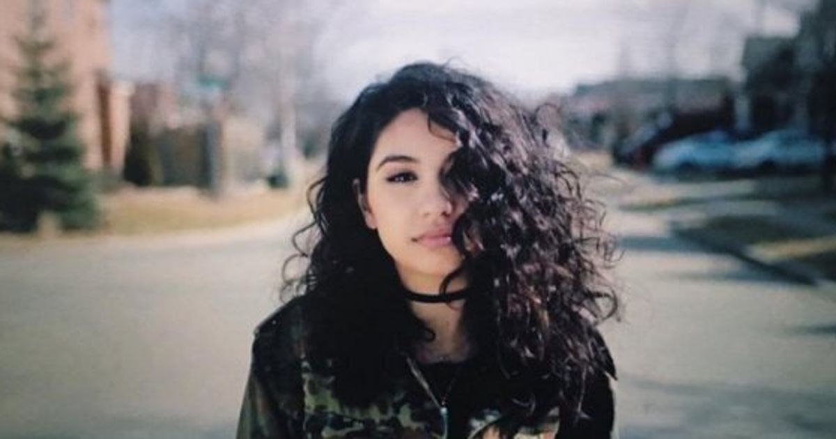 Alessia Cara Says There Needs To Be Less Photoshop, More Realness | HuffPost Canada