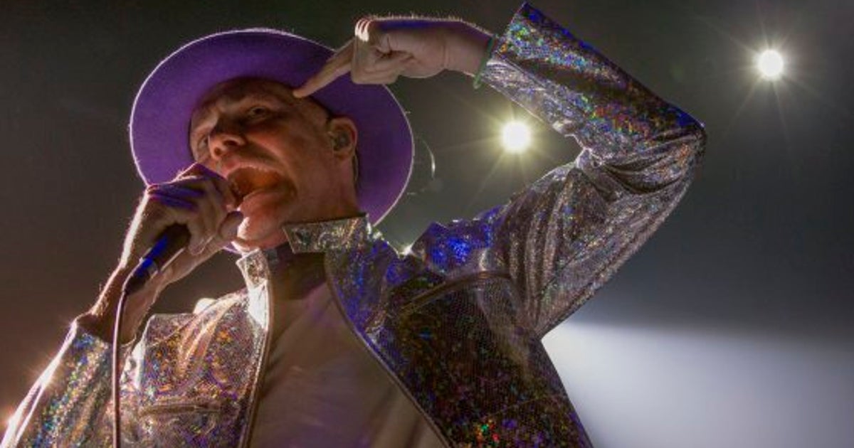 Tragically Hip's Gord Downie Sings Goodbye With Grace (Too) HuffPost Life