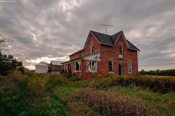 A Dying Breed: Ontario's Forgotten Abandoned Houses | HuffPost Canada Life