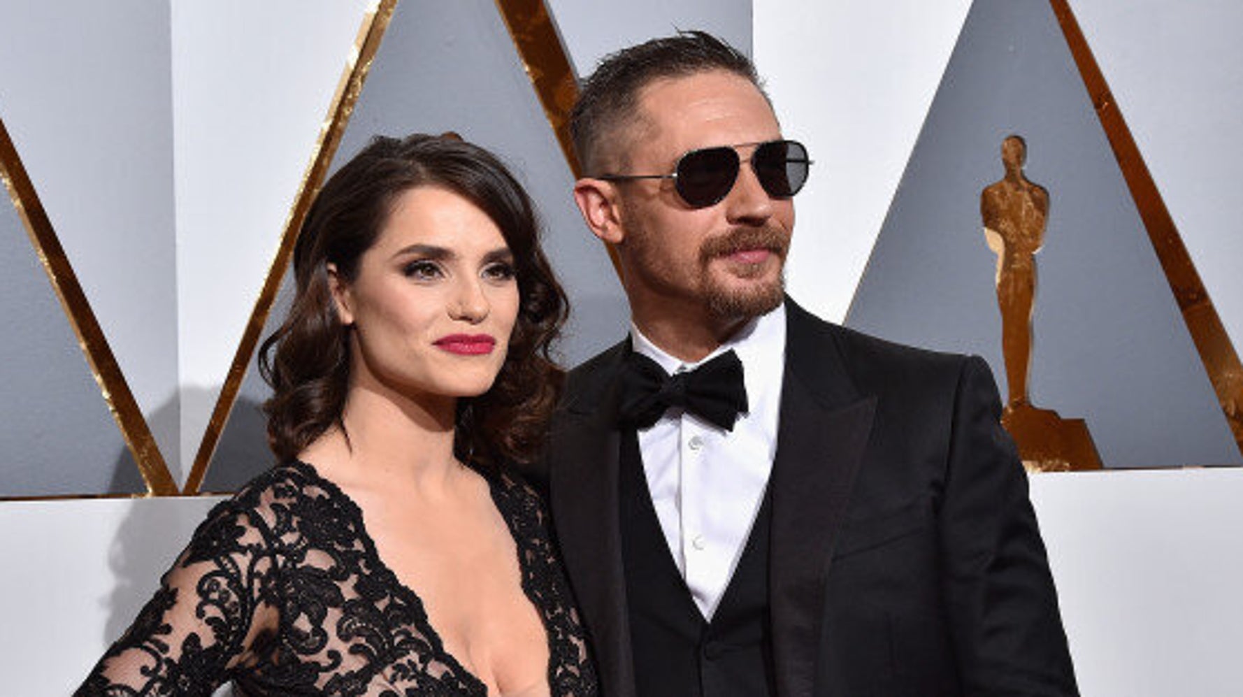 Tom Hardy Wife Why She Took So Long In The Bathroom At The Oscars Huffpost Canada Parents