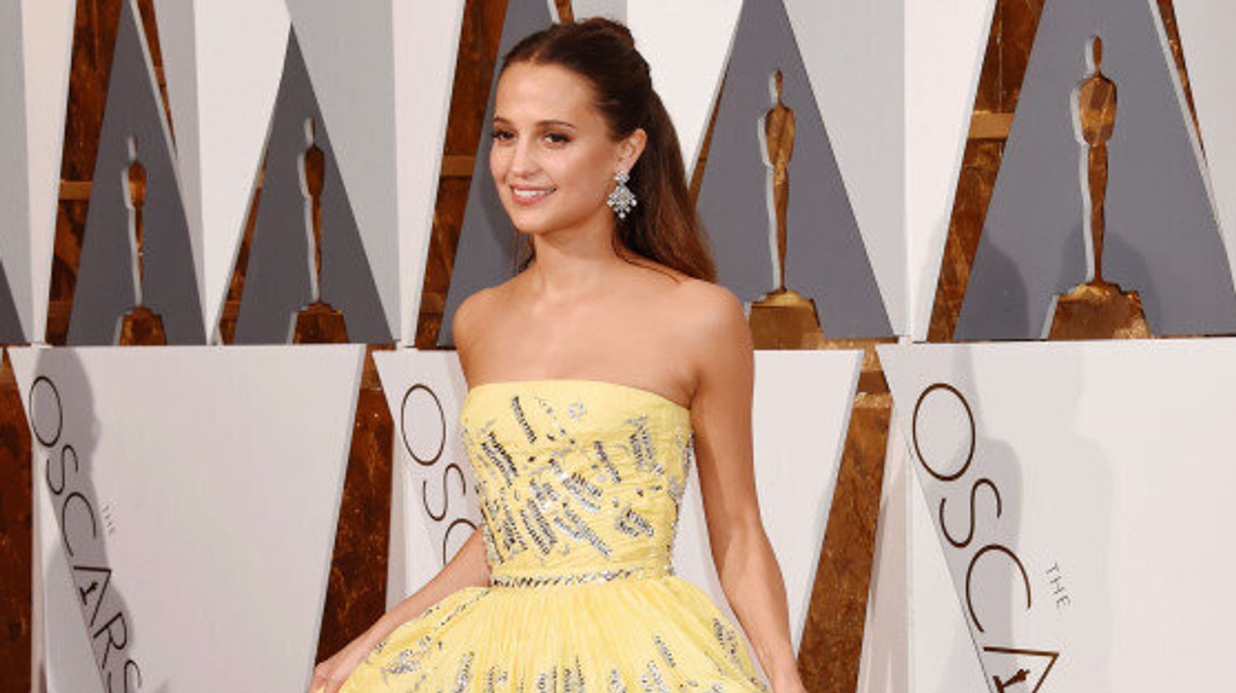 Alicia Vikander Turns a Simple Louis Vuitton Dress Into an Absolute  Masterpiece