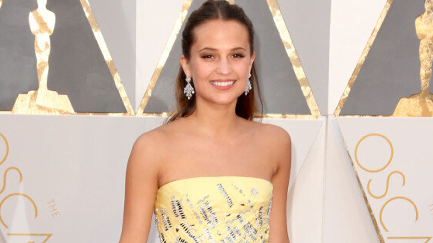 Alicia Vikander at the Oscars 2016 in Louis Vuitton