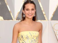 Alicia Vikander Wearing Louis Vuitton Arrivals 89Th Academy Awards Oscars –  Stock Editorial Photo © everett225 #267277642