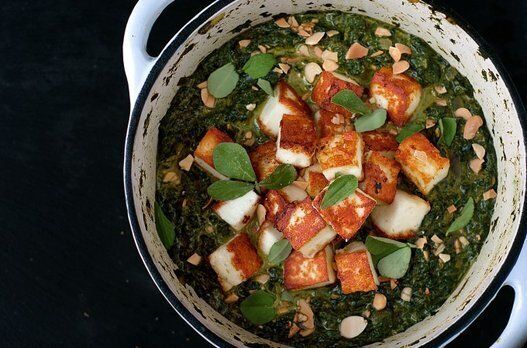 Saag Paneer (Spinach Curry With Cheese)
