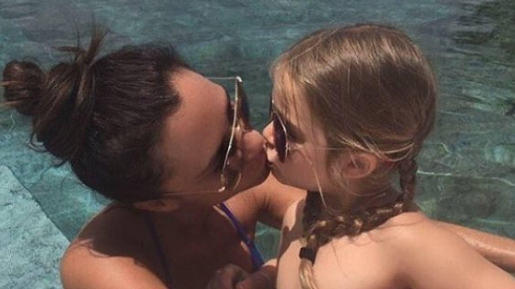 Kissing Kids: Is It OK For Parents To Give Children A Peck On The Lips? |  HuffPost Life