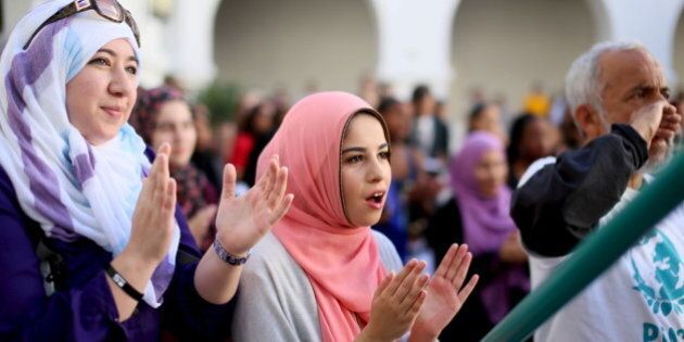 Yesmeena Buzeriba (C) chants along with other students at a rally against Islamophobia at San Diego State University in San Diego, California, November 23, 2015.  REUTERS/Sandy Huffaker