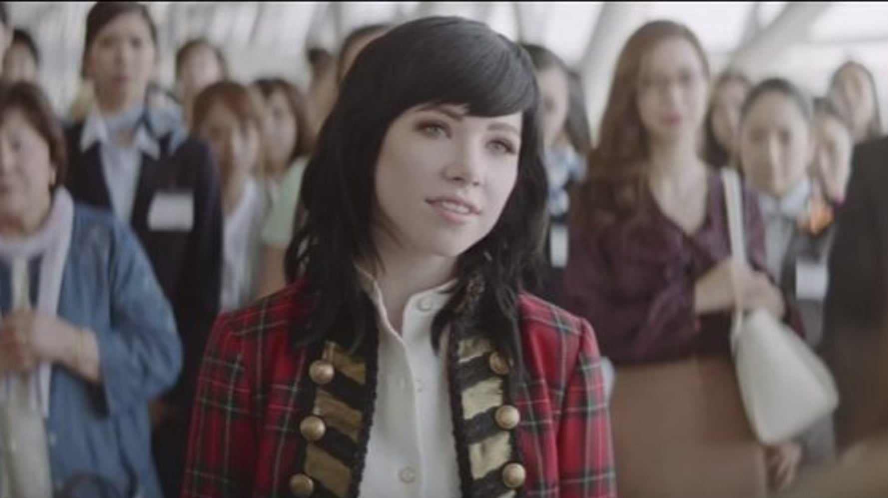 Carly Rae Jepsen Stars In A Japanese Commercial For Moist Diane Shampoo Huffpost Canada Style