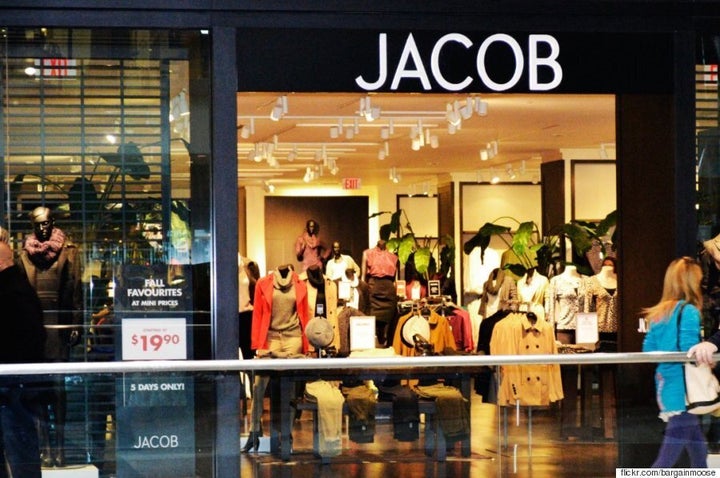 There are 2,500 ladies fashion retailers in and around Rua Jose