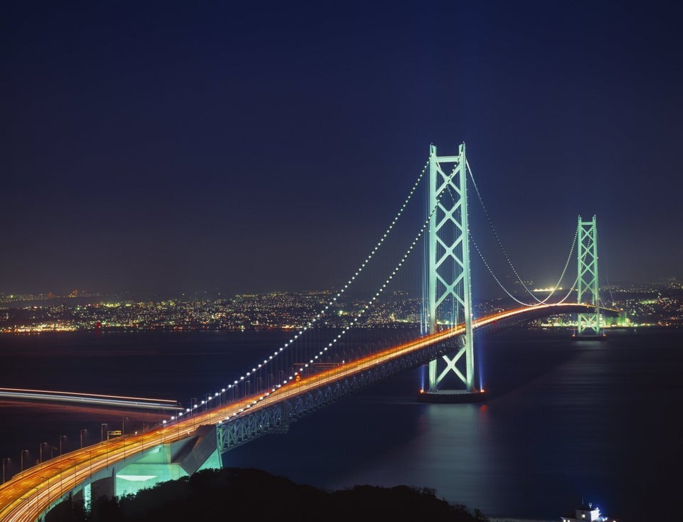 Longest Suspension Bridge Span: Akashi-Kaikyo Bridge, Kobe, Japan