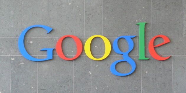 Logotipo de Google en la pared de la recepciÃ³n del edificio Gas Works de DublÃn.