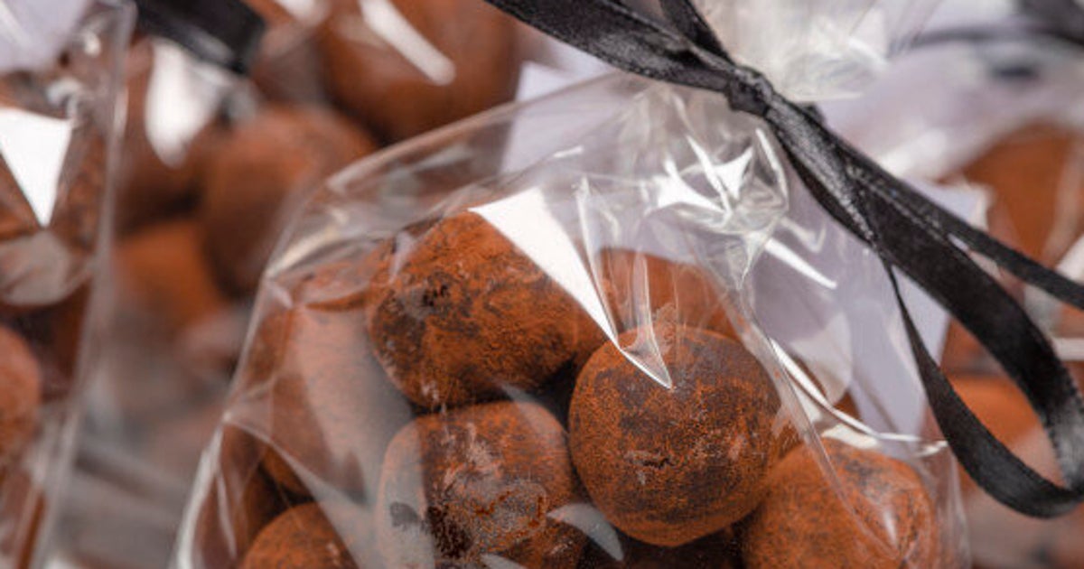 Chocolates Delivered To TorontoArea Home With Rusty Razor Inside