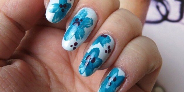 Writing Beauty: Vintage Nail Look: Flowers and Pearls