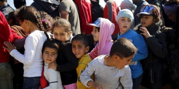 Children line up for food at a makeshift camp for migrants and refugees at the Greek-Macedonian border near the village of Idomeni, Greece, April 20, 2016. REUTERS/Stoyan Nenov