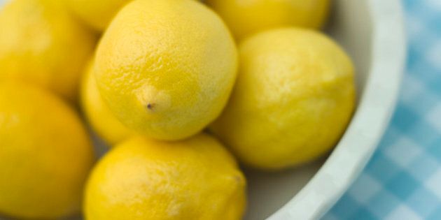 Plate of fresh lemons