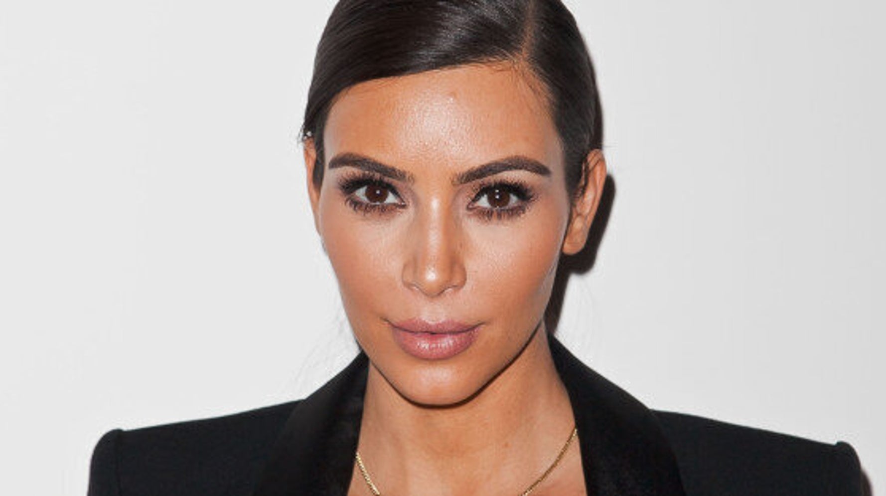 Kim Kardashian Covers Mostly Up In Striking Pantsuit Huffpost Null 