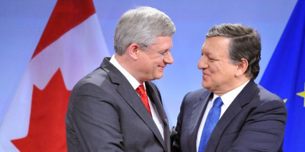 European Commission President Jose Manuel Barroso (R) shakes hand with Canadian Prime Minister Stephen Harper (L) during a press conference following a signing ceremony to finalise a free-trade accord more than four years in the making, on October 18, 2013 at the EU headquarters in Brussels. Many observers see a deal, which has proved difficult to conclude, as a possible template for EU talks with the United States on TTIP, the Transatlantic Trade and Investment Partnership which is touted as one of the biggest free-trade accords ever. AFP PHOTO / GEORGES GOBET (Photo credit should read GEORGES GOBET/AFP/Getty Images)