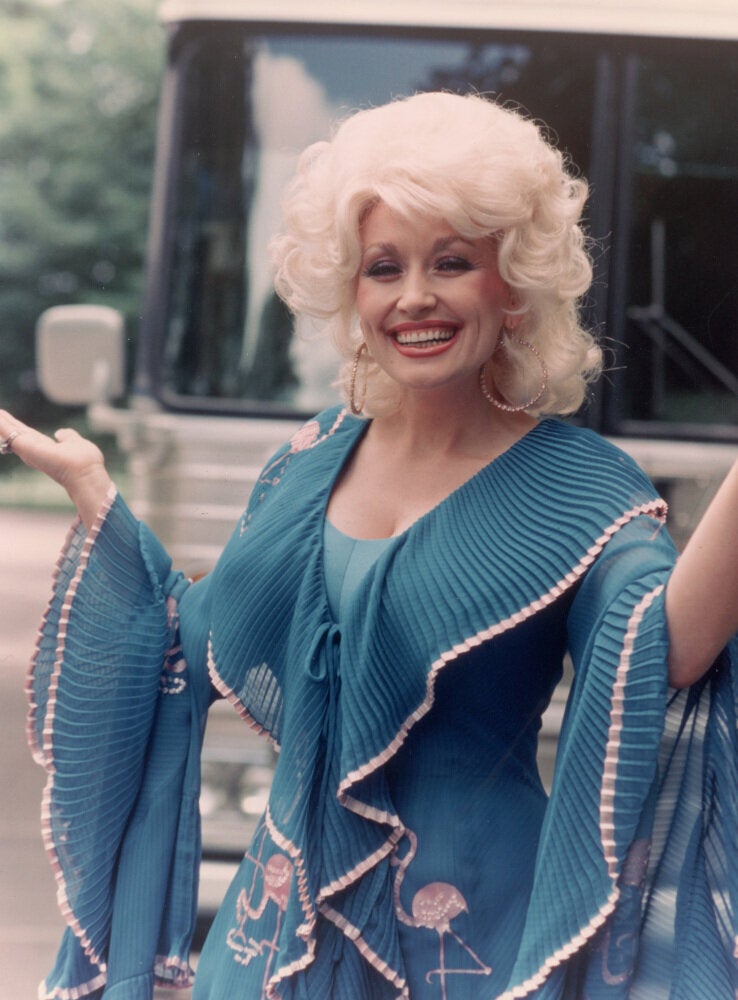 All you need is a cheap wig and padded boobs!' Dolly Parton tells  lookalikes she's one of easiest singers in the world to impersonate -  Entertainment News 