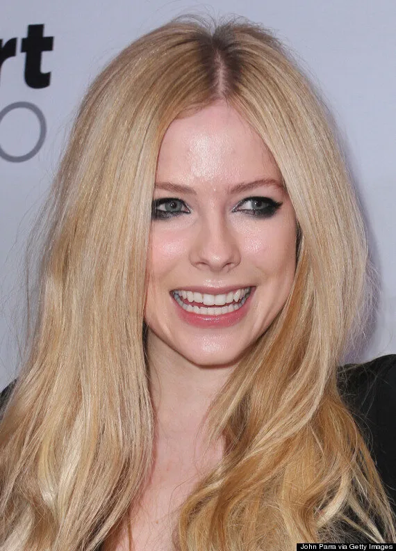 Advent unse knap Avril Lavigne Looks Unrecognizable Without Dark Makeup (PHOTO) | HuffPost  Style
