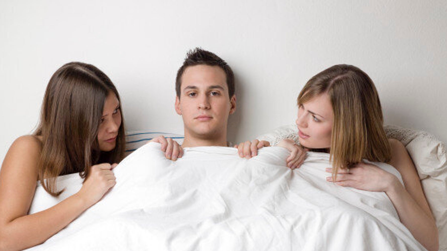 3nder Threesome App Sex With Two People Just Got Easier Huffpost Canada Life