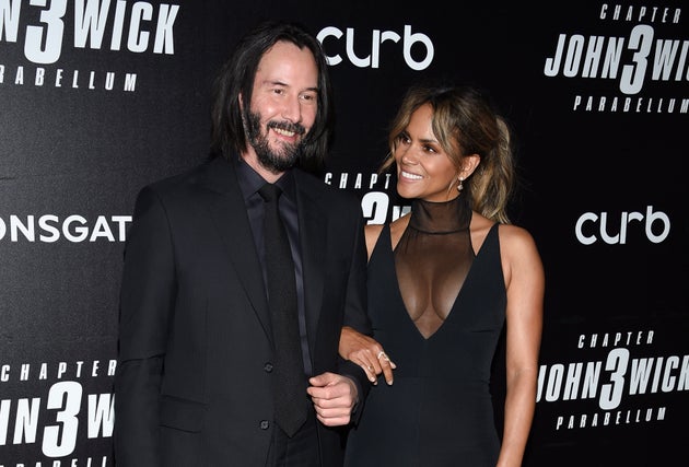 Les acteurs Keanu Reeves et Halle Berry lors de l'avant-première de