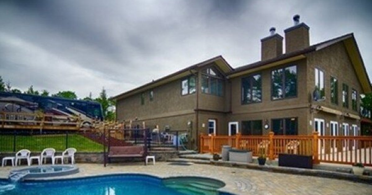 Priddis Country House With Pool Is Stunning, On Sale (PHOTOS