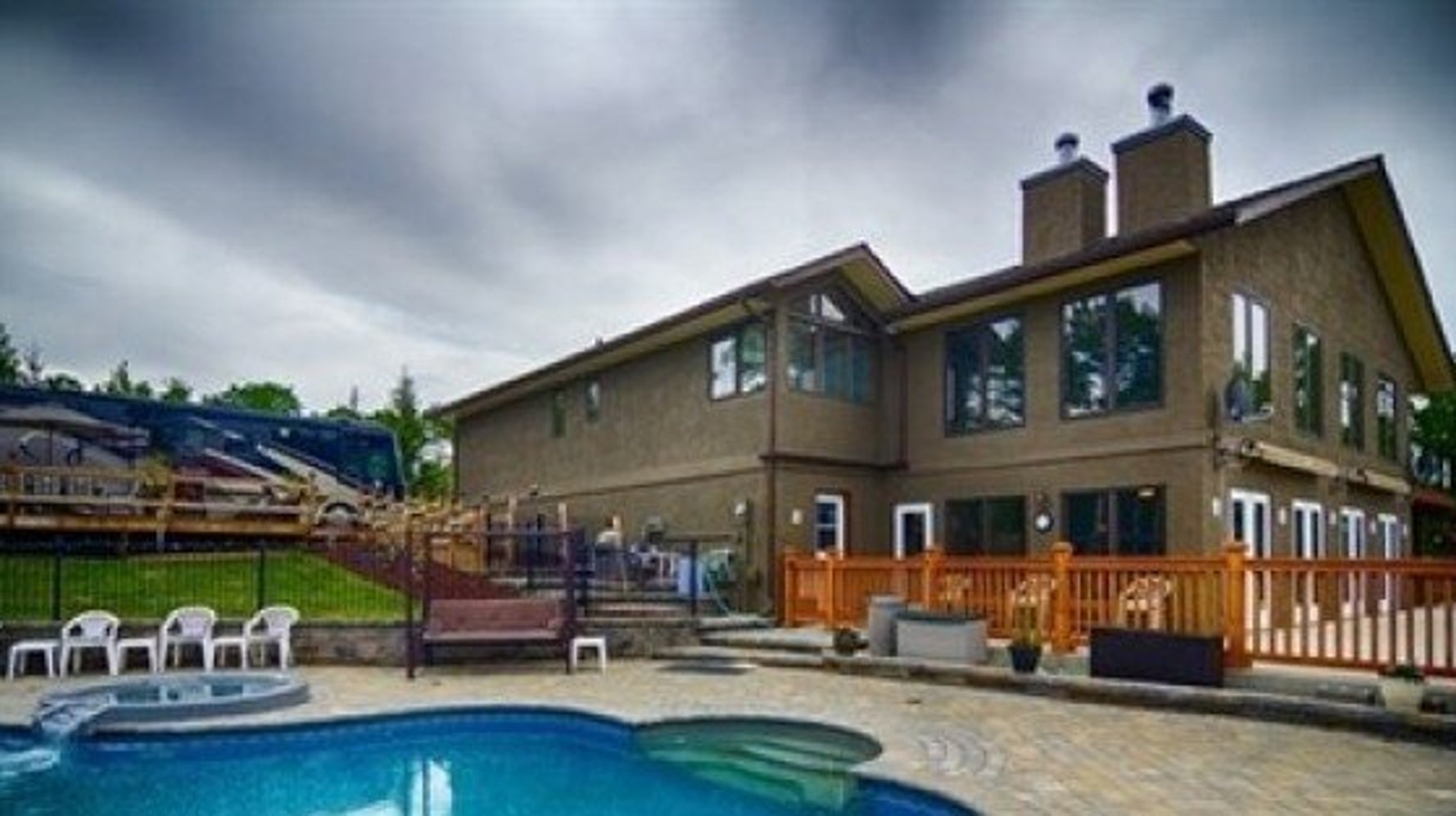 Priddis Country House With Pool Is Stunning, On Sale (PHOTOS) HuffPost null