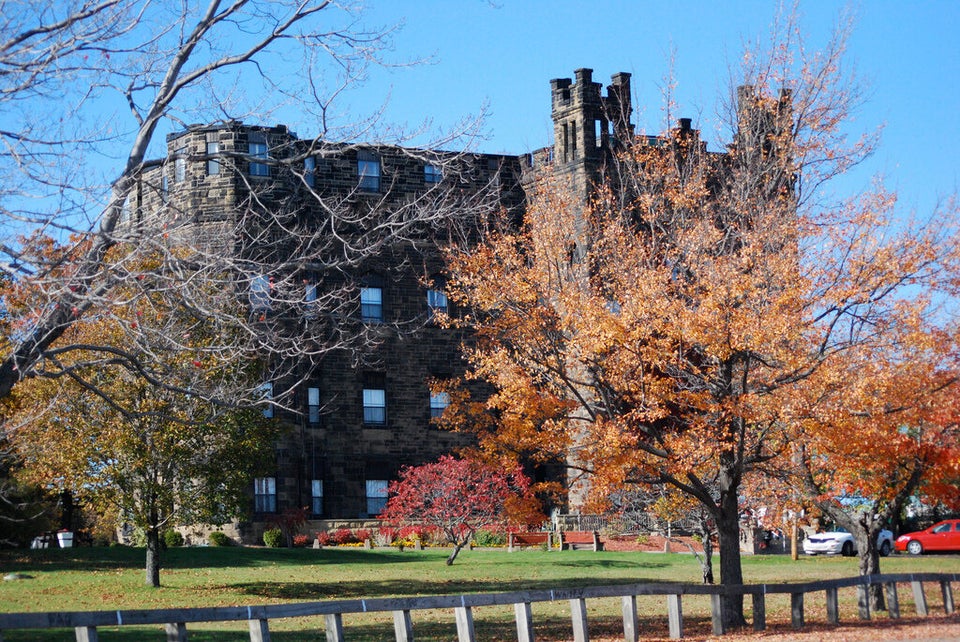 Castle Manor, Moncton