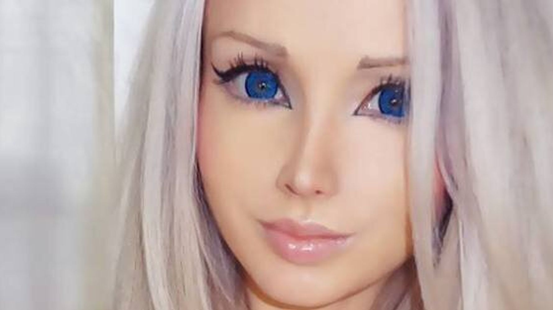 Human Barbie Valeria Lukyanova Reveals Bikini Body In New Video Huffpost Canada Style