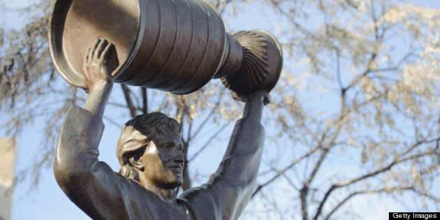 EDMONTON, CANADA - FEBRUARY 23: A view of the Wayne Gretzky statue outside of Rexall Place seen before an NHL game between the Edmonton Oilers and the Phoenix Coyotes on February 23, 2013 in Edmonton, Alberta, Canada. (Photo by Derek Leung/Getty Images)