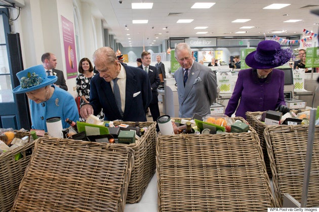 Queen Elizabeth Looks Like She's Never Been Inside A Grocery Store