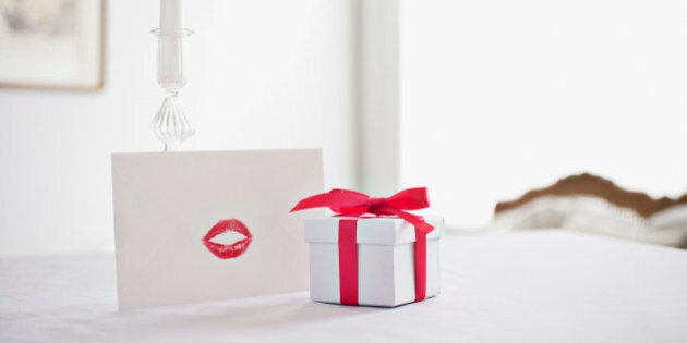 Romantic gifts for your hot sale girlfriend