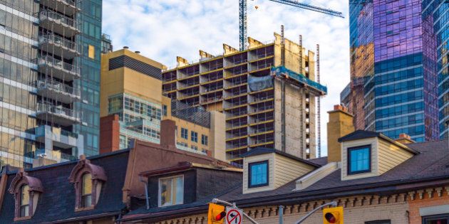 TORONTO, ONTARIO, CANADA - 2016/06/04: Contruction boom in real estate market. The housing market is hot in Toronto provoking a construction boom in the city. Construction crane next to the building. (Photo by Roberto Machado Noa/LightRocket via Getty Images)