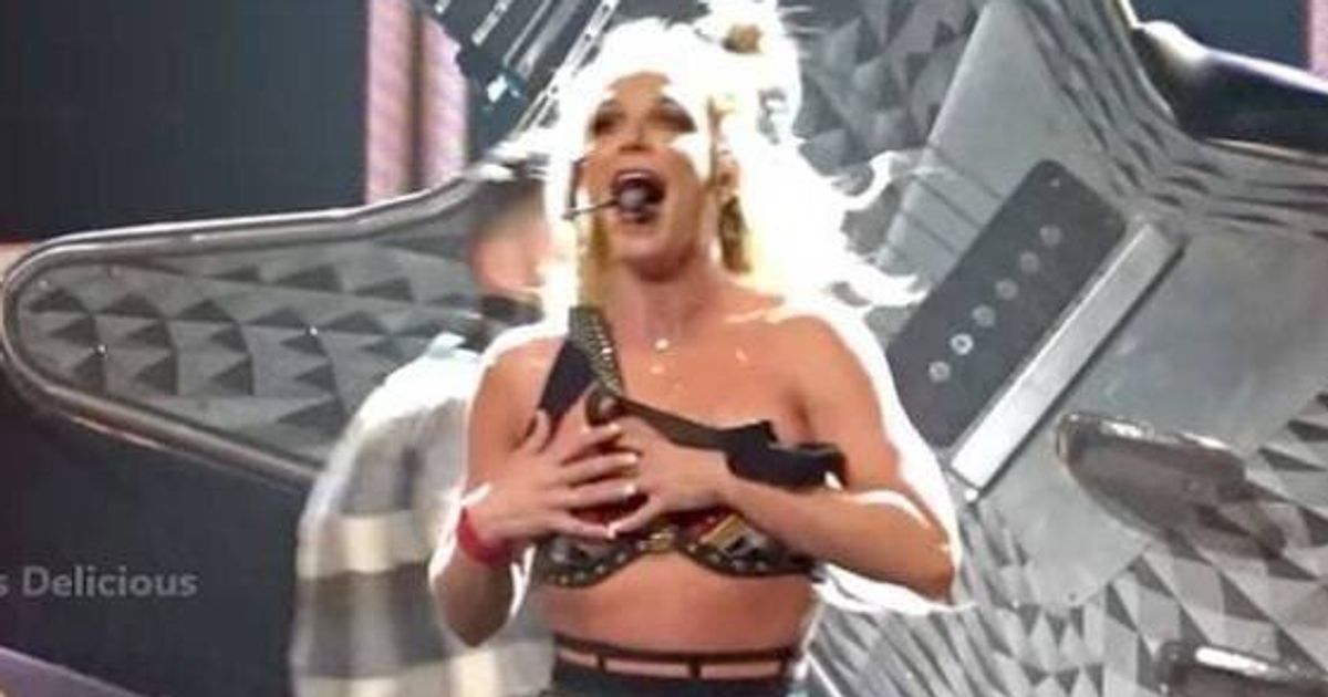 Britney Spears Handles Wardrobe Malfunctions Like A Pro During