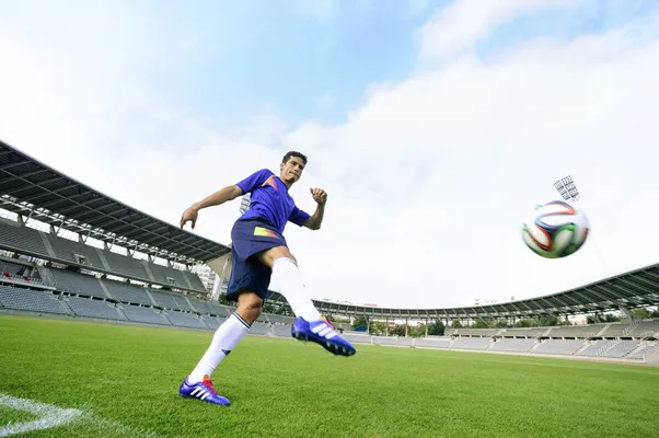 Video Meet the Brazuca - 'The Most Advanced Soccer Ball Ever Made' - ABC  News